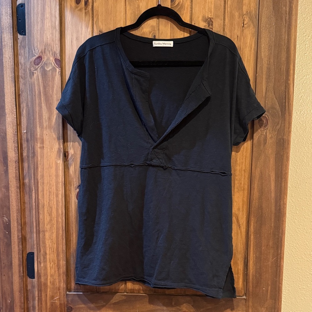 Stylish Black V-Neck Short Sleeve Tee